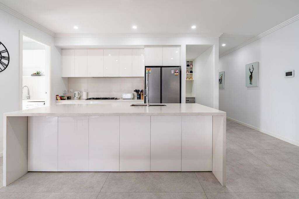 Neat 4 Bedroom In Catherine Fields Narellan Exterior photo